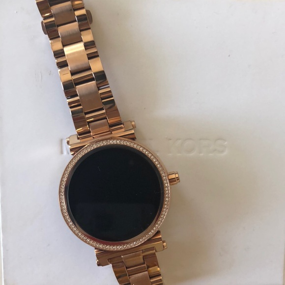 michael kors sofie smartwatch gold